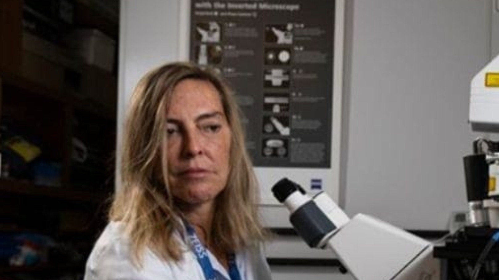 Pesquisadora em laboratório durante estudo sobre lesão medular